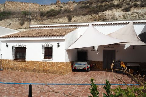 Cave house in Cuevas Del Campo, Granada - photo 1