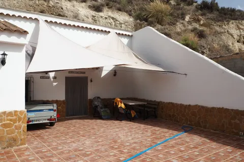Cave house in Cuevas Del Campo, Granada - photo 2