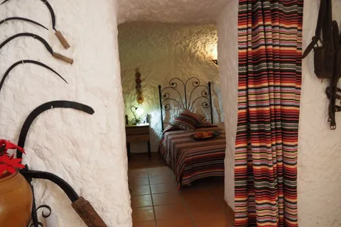Cave house in Cuevas Del Campo, Granada - photo 4