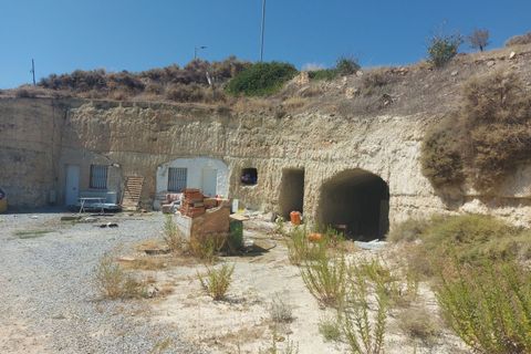 Cave house in Cuevas Del Campo, Granada - photo 1