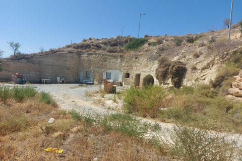 Cave house in Cuevas Del Campo, Granada - photo 4