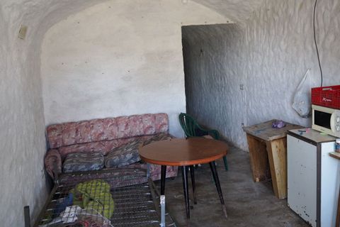 Cave house in Cuevas Del Campo, Granada - photo 5