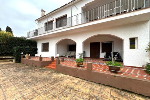Villa a Denia, Alicante, Denia - € 890.000 | Ref: 5-51-15821 - foto 2