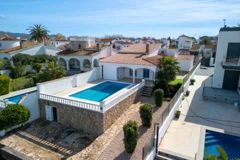 Villa i Empuriabrava, Gerona, Empuriabrava - € 995.000 | Ref: W-02WSUE - foto 1