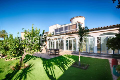 Villa i Empuriabrava, Gerona, Empuriabrava - € 670.000 | Ref: W-02X9WQ - foto 1