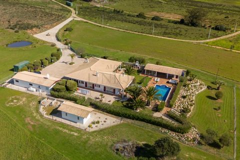 Villa a Bensafrim, Faro, Bensafrim - € 1.150.000 | Ref: M0125 - foto 2