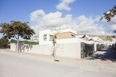 Villa i Finestrat, Alicante, Finestrat - € 795.000 | Ref: 10070 - foto 1