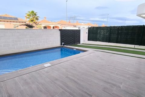 Villa i La Marina, Alicante, La Marina - € 379.000 | Ref: 200-3893 - foto 2