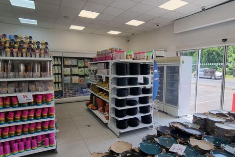 L'establiment comercial a Saint-Andre, La Reunion, Saint-Andre - € 67.200/mes | Ref: 6402 - foto 2