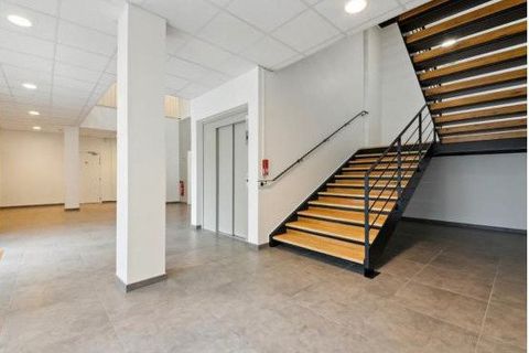 Erhvervsejendom i Bron, Rhone, Bron - € 791.475 | Ref: 690049675 - foto 4