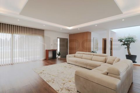 Villa i Oliveira do Bairro, Aveiro, Oliveira do Bairro - € 800.000 | Ref: AV25/035 - foto 1