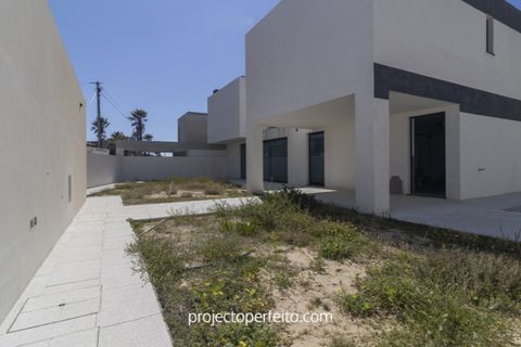 Villa a Esmoriz, Aveiro, Esmoriz - € 680.000 | Ref: 3702 - foto 2
