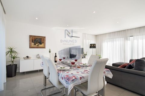 Villa a Almada, Setubal, Almada - € 780.000 | Ref: ID 01001102-159 - foto 2