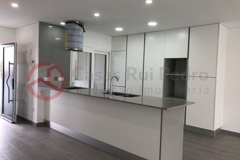 Villa i Corroios, Setubal, Corroios - € 555.000 | Ref: 4433CM1 - foto 1