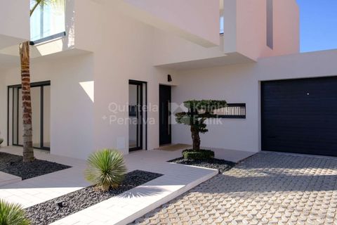 Villa i Almada, Setubal, Almada - € 999.999 | Ref: PROP-028362 - foto 16