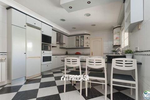 Villa a Roses, Gerona, Roses - € 598.000 | Ref: 3666 - foto 10