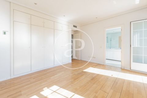Villa a La Moraleja, Madrid, La Moraleja - € 1.650.000 | Ref: VMN2504001 - foto 13