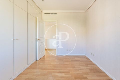 Villa a La Moraleja, Madrid, La Moraleja - € 1.650.000 | Ref: VMN2504001 - foto 16