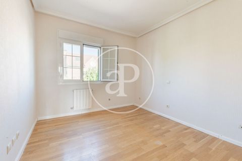 Villa a La Moraleja, Madrid, La Moraleja - € 1.650.000 | Ref: VMN2504001 - foto 17