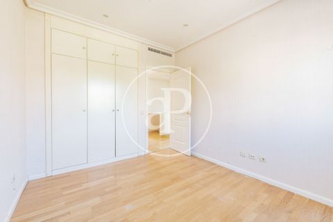 Villa a La Moraleja, Madrid, La Moraleja - € 1.650.000 | Ref: VMN2504001 - foto 18