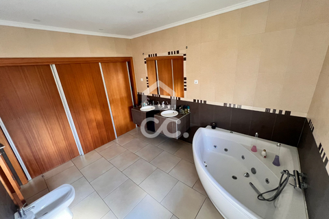 Villa a Lagoa, Sao Miguel, Lagoa - € 599.950 | Ref: 326/M/03666 - foto 9