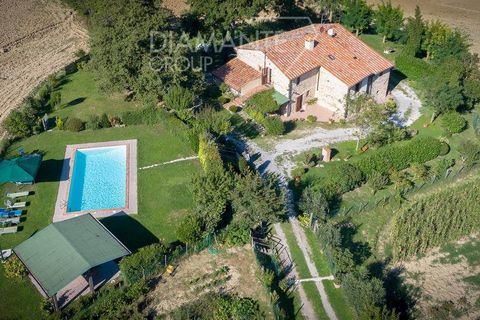 Farm i Radicofani, Siena, Radicofani - € 1.050.000 | Ref: AZ301 - foto 2