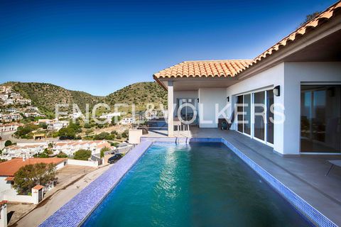 Villa a Roses, Gerona, Roses - € 1.950.000 | Ref: W-02ZLNE - foto 1