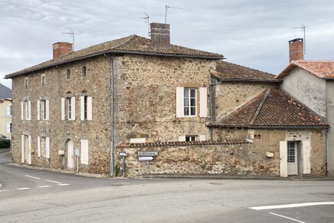 Вилла в Saint-Maurice-des-Lions, Charente - фотография 1