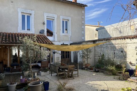 Landsbyhus i Aunac, Charente, Aunac - € 221.490 | Ref: BVI66856 - foto 1