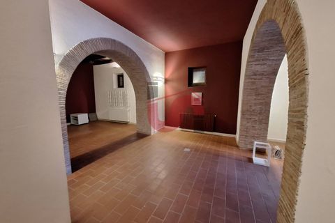 L'establiment comercial a Benevento, Benevento, Benevento - € 1.200/mes | Ref: AA31137 - foto 14