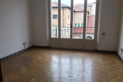 L'establiment comercial a Benevento, Benevento, Benevento - € 1.000/mes | Ref: AA34303 - foto 13