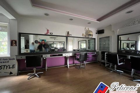 L'establiment comercial a Lenola, Latina, Lenola - € 400/mes | Ref: A220RM - foto 3