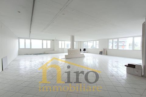 L'establiment comercial a Spoltore, Pescara, Spoltore - € 2.000/mes | Ref: 555 - foto 5
