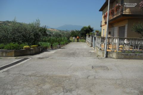 Helårsgrund i Spinetoli, Ascoli Piceno, Spinetoli - € 350.000 | Ref: ter573 - foto 8