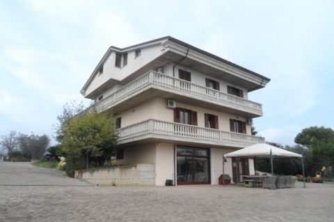 Villa i Colonnella, Teramo, Colonnella - € 700.000 | Ref: cas553 - foto 1