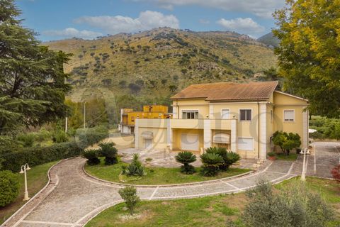 Villa a Cassino, Frosinone, Cassino - € 1.000.000 | Ref: AC99-149-1363 - foto 4