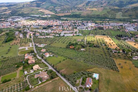 Villa a Teramo, Teramo, Teramo - € 649.000 | Ref: RB0027Lux - foto 26