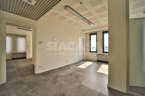 Local commercial - Vimercate, Monza and Brianza, Vimercate - € 2 750/mois | Réf : UFF.VIMERCATE-TS2750A - photo 4