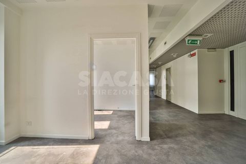 Local commercial - Vimercate, Monza and Brianza, Vimercate - € 2 750/mois | Réf : UFF.VIMERCATE-TS2750A - photo 6