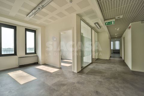 Local commercial - Vimercate, Monza and Brianza, Vimercate - € 2 750/mois | Réf : UFF.VIMERCATE-TS2750A - photo 7