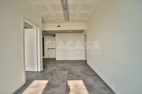 Local commercial - Vimercate, Monza and Brianza, Vimercate - € 2 750/mois | Réf : UFF.VIMERCATE-TS2750A - photo 8