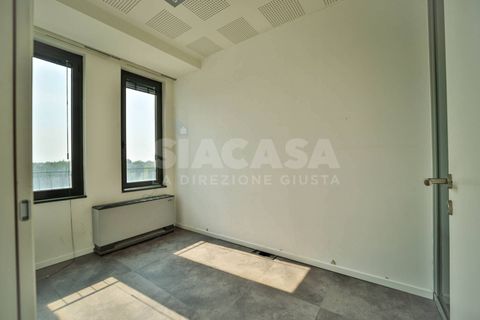 Local commercial - Vimercate, Monza and Brianza, Vimercate - € 2 750/mois | Réf : UFF.VIMERCATE-TS2750A - photo 9