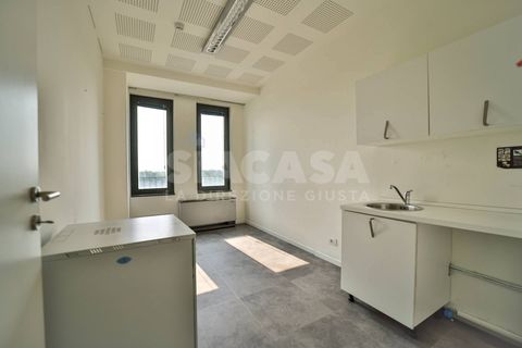 Local commercial - Vimercate, Monza and Brianza, Vimercate - € 2 750/mois | Réf : UFF.VIMERCATE-TS2750A - photo 14