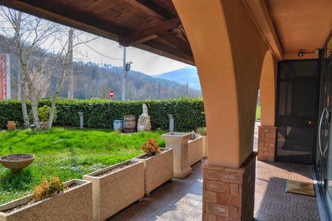 Erhvervsejendom i Foligno, Perugia, Foligno - € 350.000 | Ref: Locale Commerciale - foto 9
