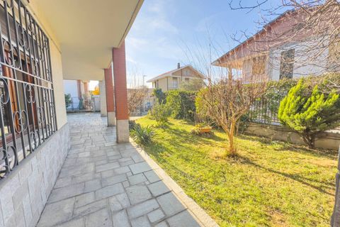 Villa a Orbassano, Turin, Orbassano - € 360.000 | Ref: 12037 - foto 2