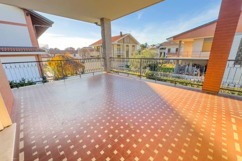 Villa a Orbassano, Turin, Orbassano - € 360.000 | Ref: 12037 - foto 4