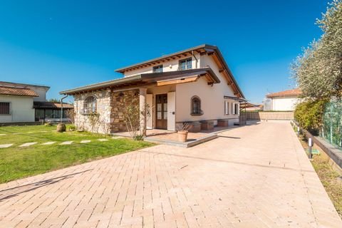 Villa i Pietrasanta, Lucca, Pietrasanta - € 1.100.000 | Ref: CBI129-1593-129769 - foto 1