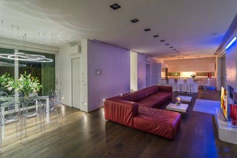 Villa a Massa, Massa and Carrara, Massa - € 30.000/mes | Ref: CBI129-1788-129891 - foto 12