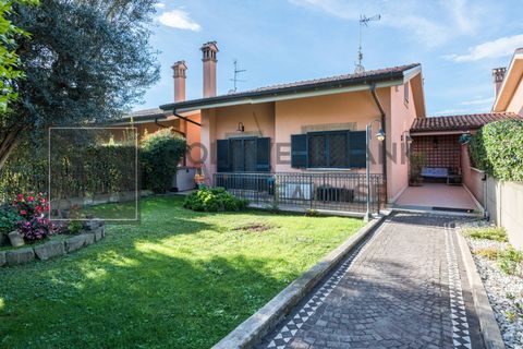 Villa a Frascati, Rome, Frascati - € 850.000 | Ref: CBI143-2042-8083 - foto 4