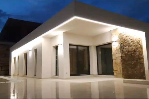 Villa a Finestrat, Alicante, Finestrat - € 3.100/mes | Ref: ALQF085/6084 - foto 10
